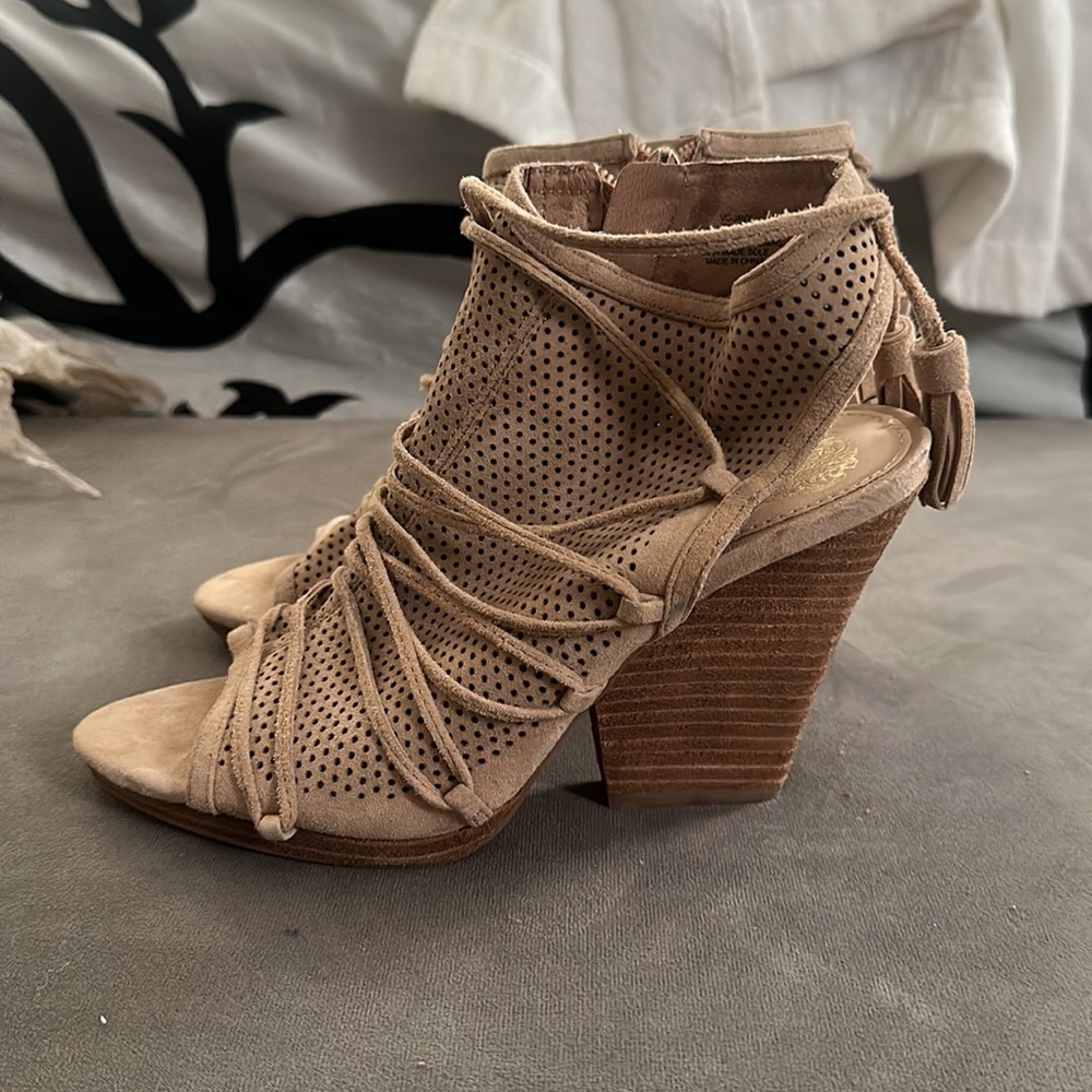 NWOT heels - Picture 2 of 3